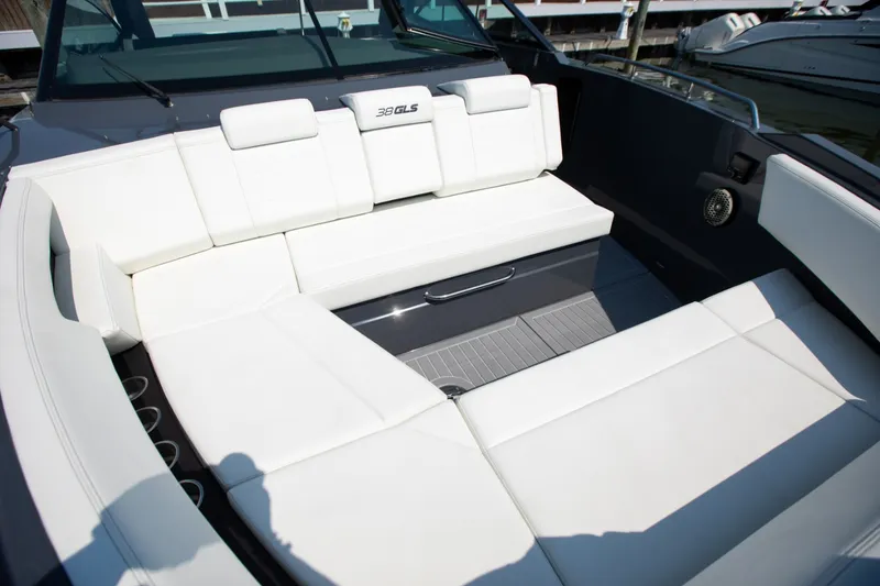 Slide: The Image of Cruisers 38 GLS-OB SB 2024 - 77