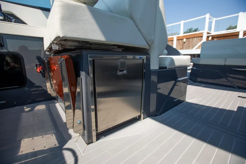 Slide: The Image of Cruisers 38 GLS-OB SB 2024 - 51