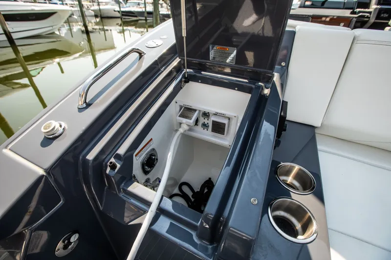 Slide: The Image of Cruisers 38 GLS-OB SB 2024 - 16