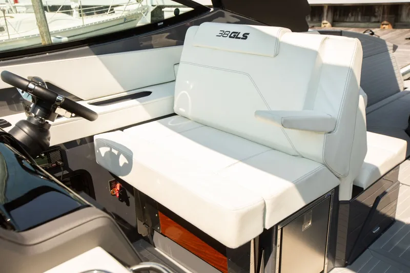 Slide: The Image of Cruisers 38 GLS-OB SB 2024 - 36