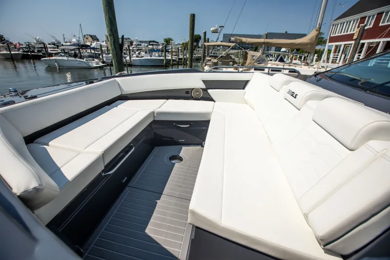 Slide: The Image of Cruisers 38 GLS-OB SB 2024 - 71