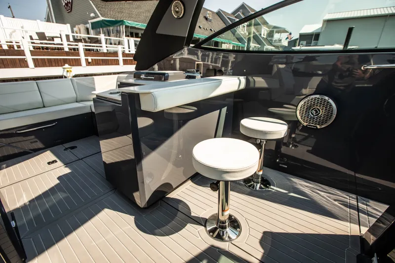 Slide: The Image of Cruisers 38 GLS-OB SB 2024 - 49