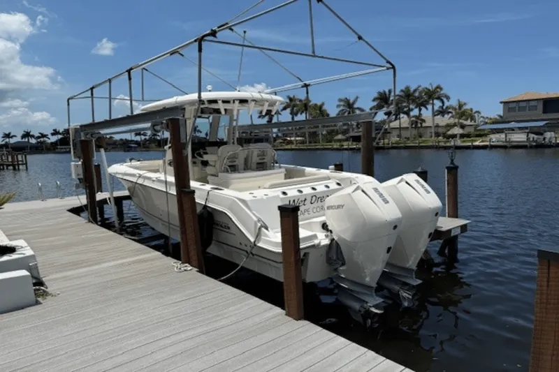 Slide: The Image of Boston Whaler 250 OUTRAGE 2022 - 5