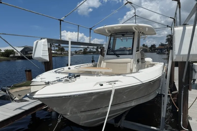 Slide: The Image of Boston Whaler 250 OUTRAGE 2022 - 6
