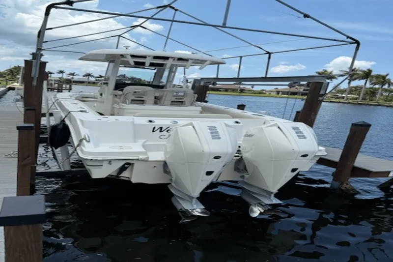 Slide: The Image of Boston Whaler 250 OUTRAGE 2022 - 7