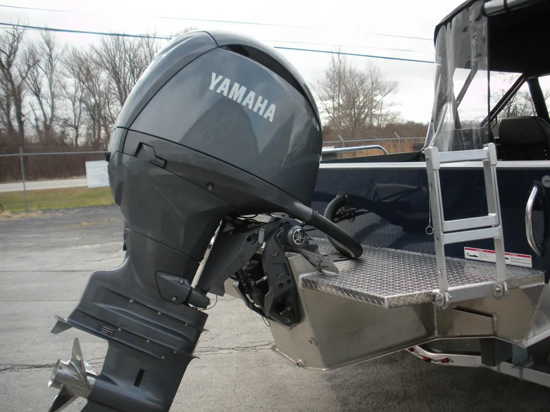 Slide: The Image of 2024 Duckworth 18 Advantage Sport boat with Yamaha outboard motor. - 5