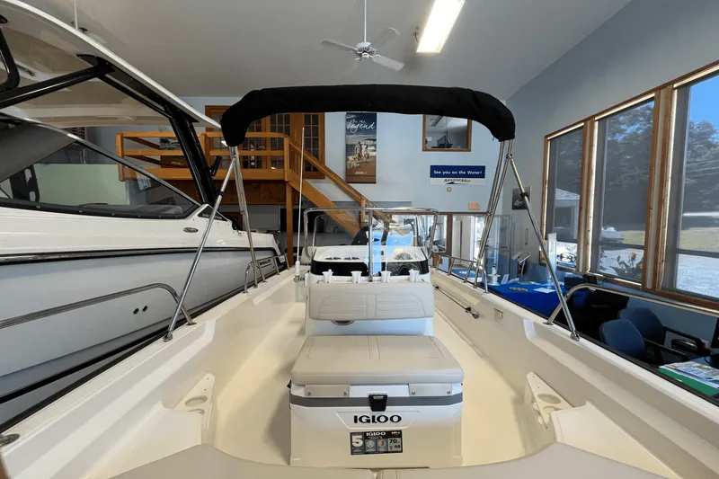Slide: The Image of Boston Whaler 170 Montauk 2026 - 10