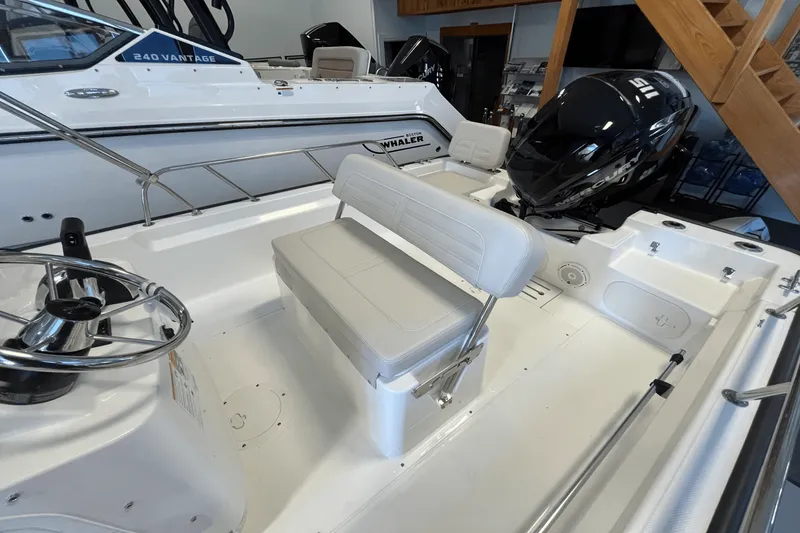 Slide: The Image of Boston Whaler 170 Montauk 2026 - 3