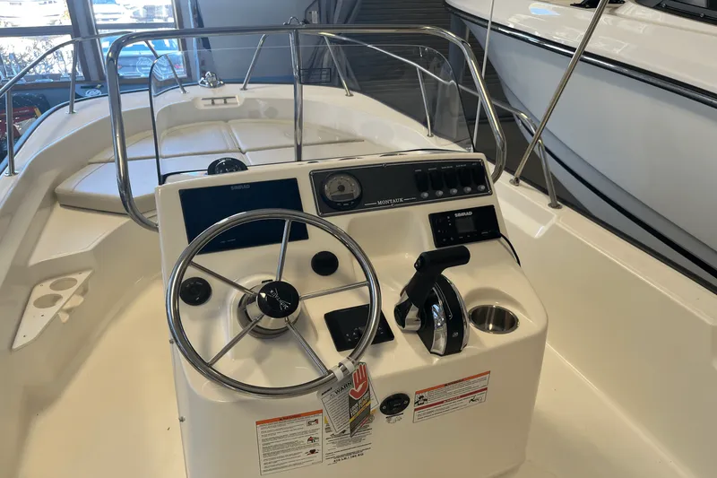 Slide: The Image of Boston Whaler 170 Montauk 2026 - 6