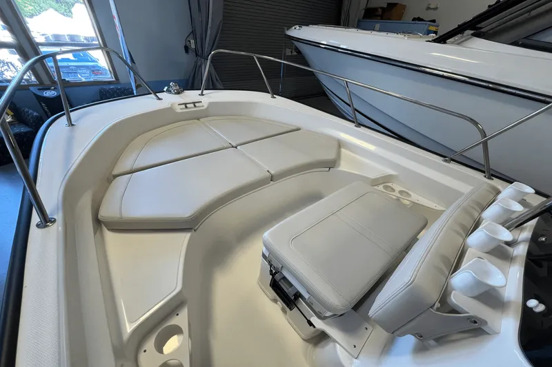Slide: The Image of Boston Whaler 170 Montauk 2026 - 8