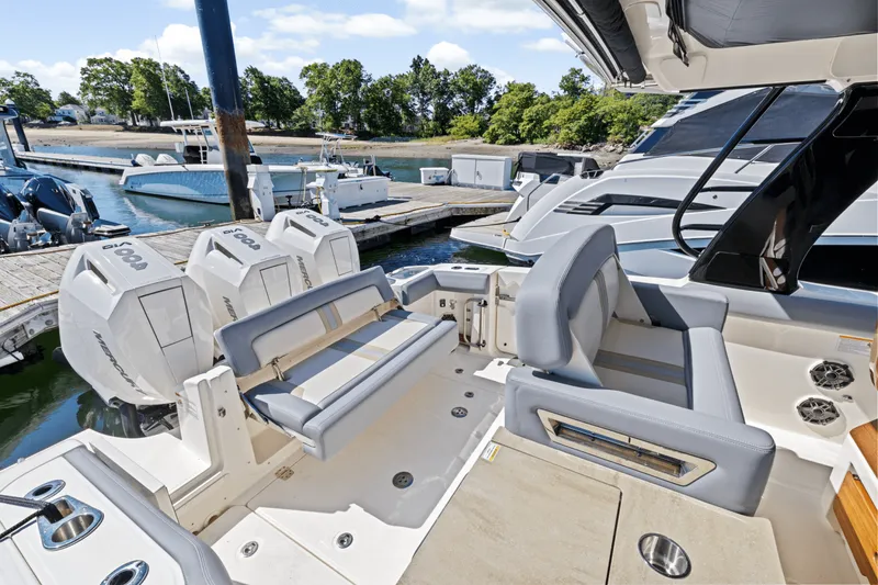 Slide: The Image of Boston Whaler 350 Realm 2025 - 12