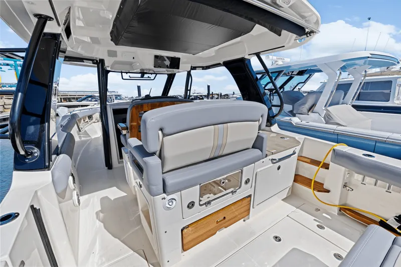 Slide: The Image of Boston Whaler 350 Realm 2025 - 14