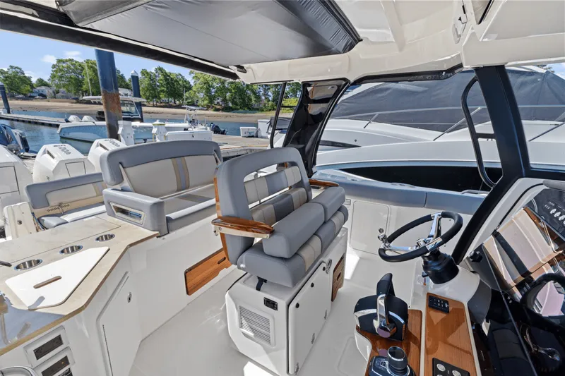 Slide: The Image of Boston Whaler 350 Realm 2025 - 22