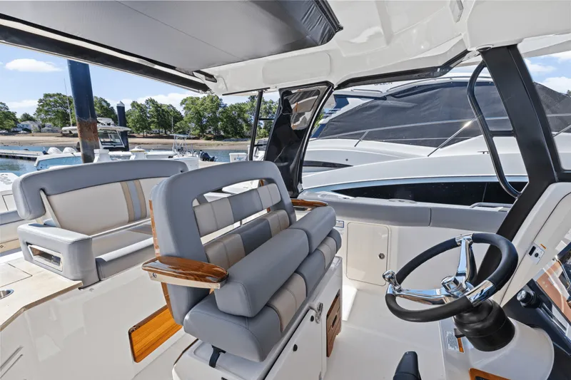 Slide: The Image of Boston Whaler 350 Realm 2025 - 23