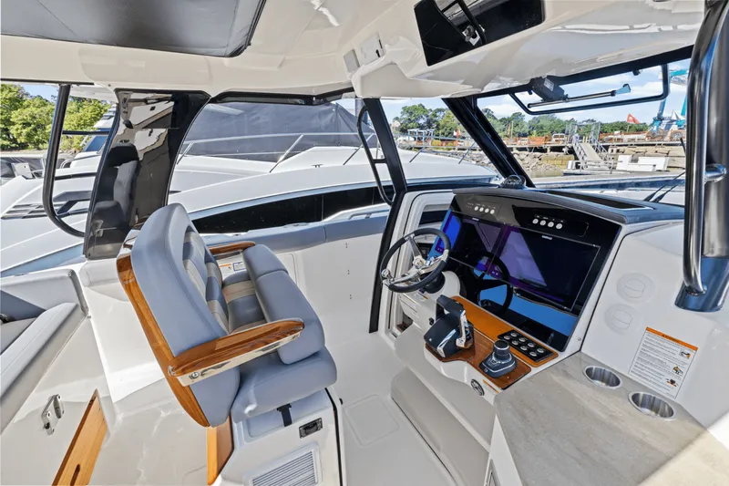 Slide: The Image of Boston Whaler 350 Realm 2025 - 24