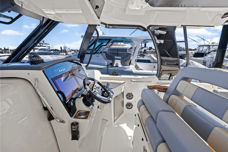 Slide: The Image of Boston Whaler 350 Realm 2025 - 26