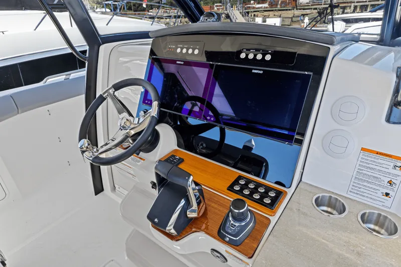 Slide: The Image of Boston Whaler 350 Realm 2025 - 27