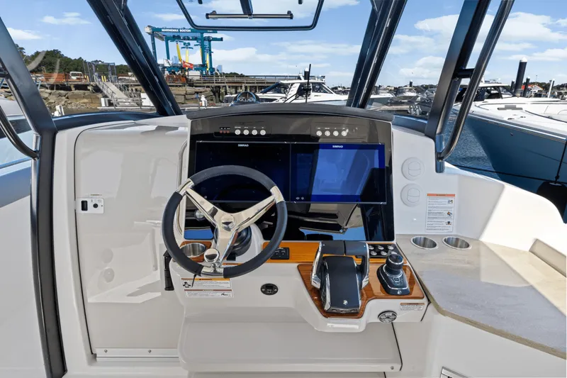 Slide: The Image of Boston Whaler 350 Realm 2025 - 28