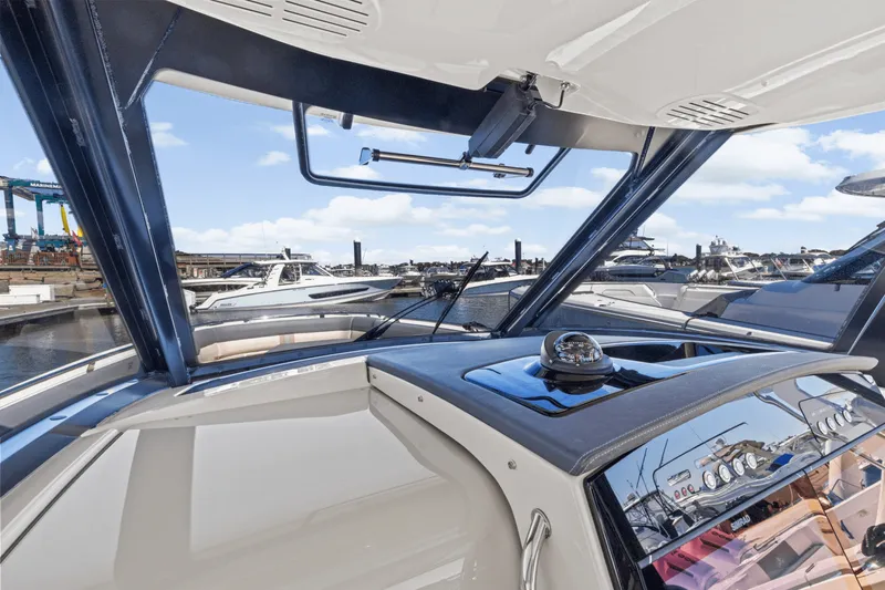 Slide: The Image of Boston Whaler 350 Realm 2025 - 30