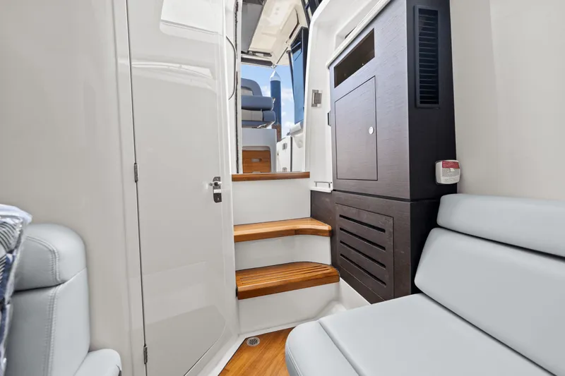 Slide: The Image of Boston Whaler 350 Realm 2025 - 36