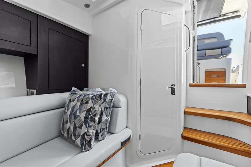 Slide: The Image of Boston Whaler 350 Realm 2025 - 37