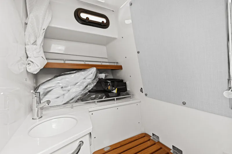 Slide: The Image of Boston Whaler 350 Realm 2025 - 39