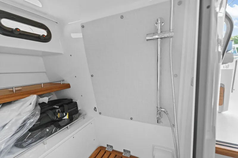 Slide: The Image of Boston Whaler 350 Realm 2025 - 40