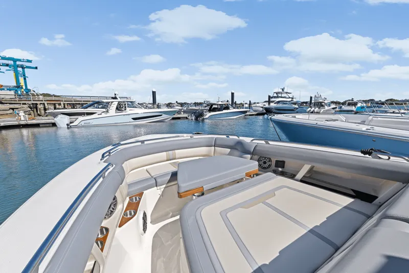 Slide: The Image of Boston Whaler 350 Realm 2025 - 42
