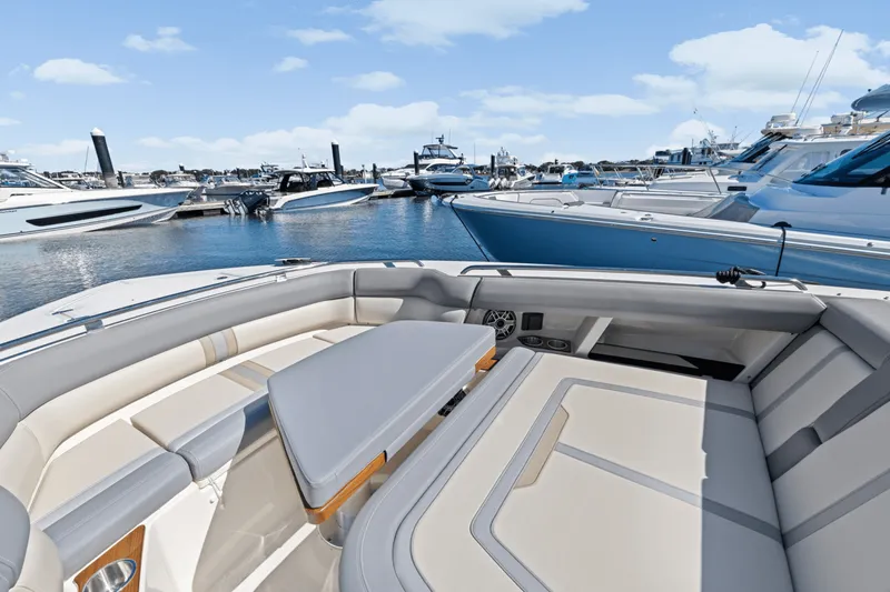 Slide: The Image of Boston Whaler 350 Realm 2025 - 43