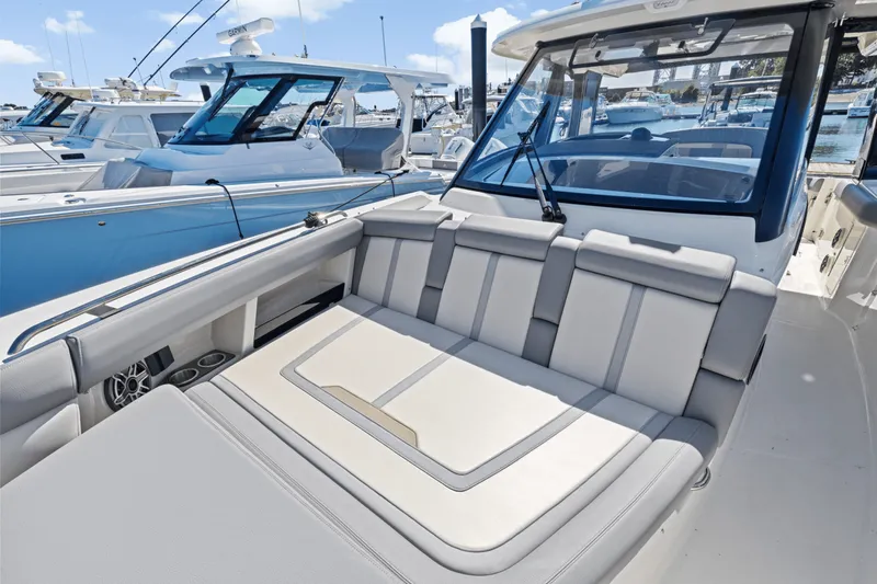 Slide: The Image of Boston Whaler 350 Realm 2025 - 45