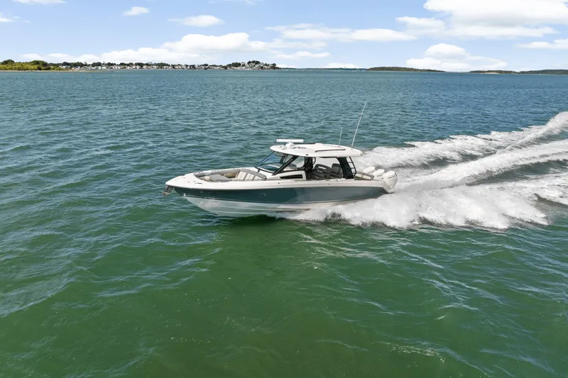 Slide: The Image of Boston Whaler 350 Realm 2025 - 61