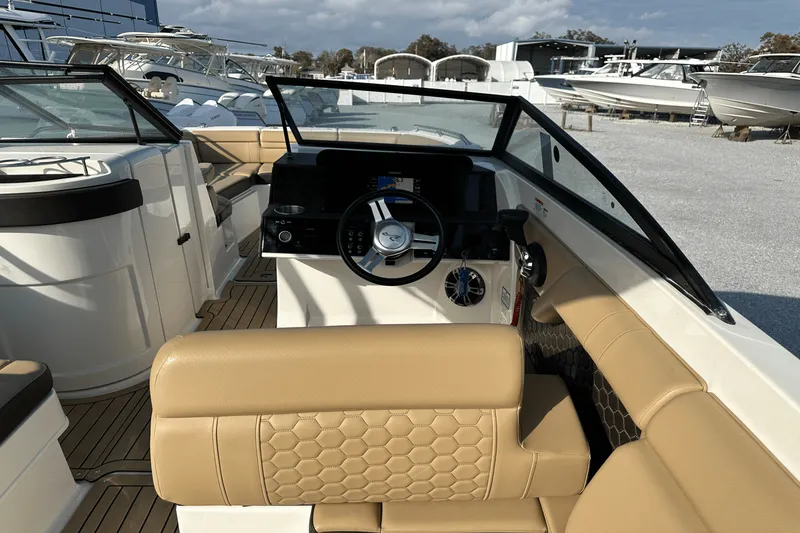 Slide: The Image of Sea Ray 270 SDX-OB 2020 - 22