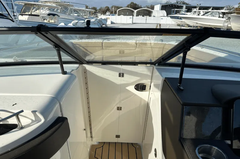 Slide: The Image of Sea Ray 270 SDX-OB 2020 - 24