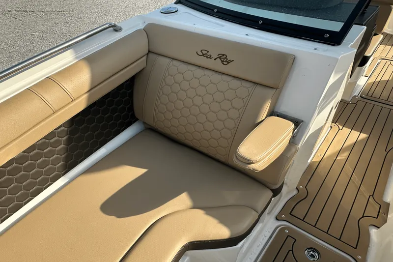 Slide: The Image of Sea Ray 270 SDX-OB 2020 - 27