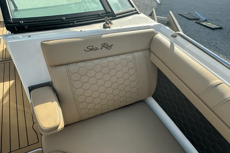 Slide: The Image of Sea Ray 270 SDX-OB 2020 - 28