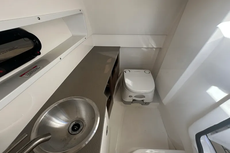 Slide: The Image of Sea Ray 270 SDX-OB 2020 - 32