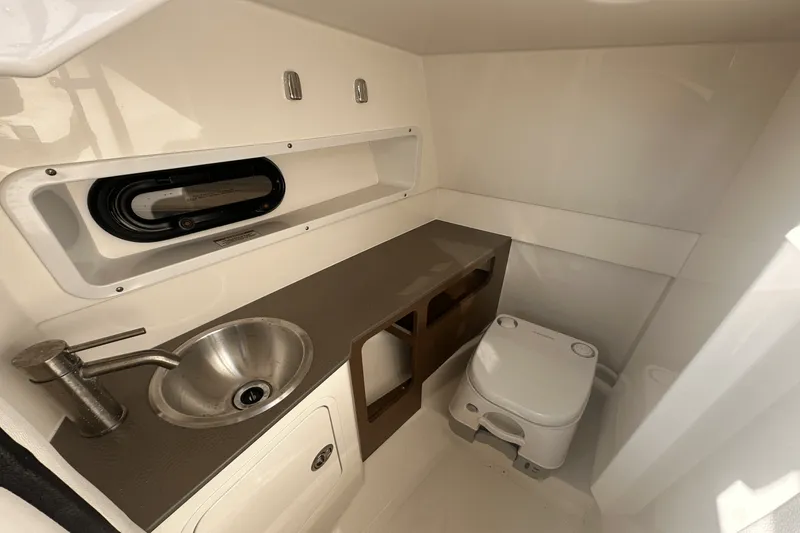 Slide: The Image of Sea Ray 270 SDX-OB 2020 - 35