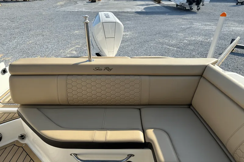 Slide: The Image of Sea Ray 270 SDX-OB 2020 - 40