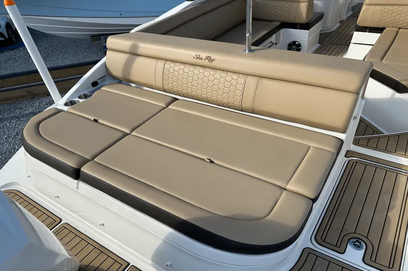 Slide: The Image of Sea Ray 270 SDX-OB 2020 - 42