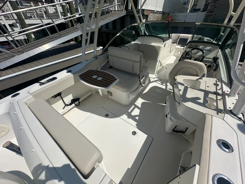 Slide: The Image of Boston Whaler 230 VANTAGE 2018 - 5