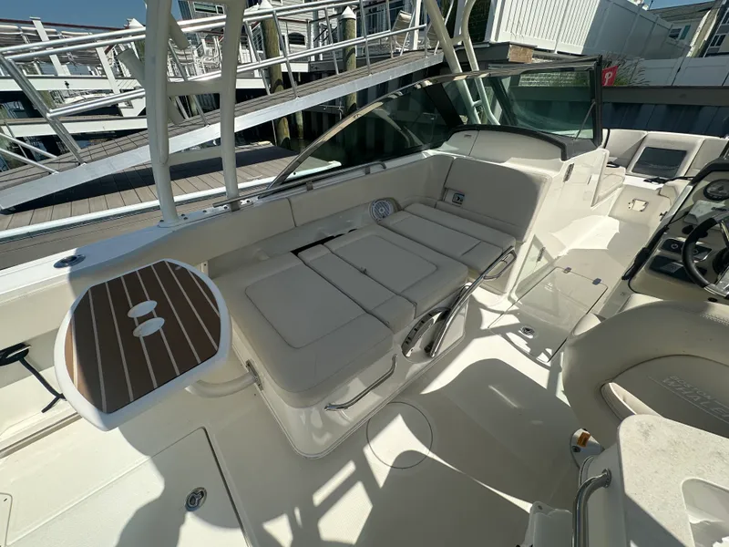 Slide: The Image of Boston Whaler 230 VANTAGE 2018 - 9