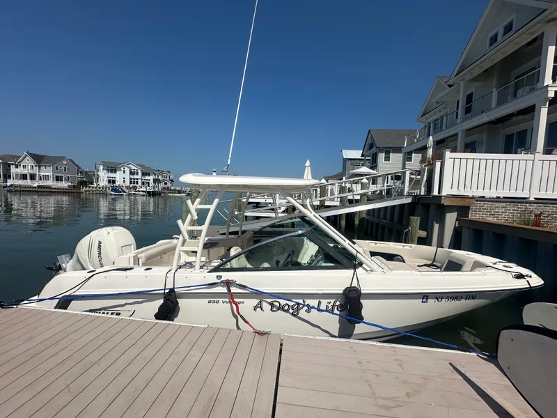 Slide: The Image of Boston Whaler 230 VANTAGE 2018 - 3