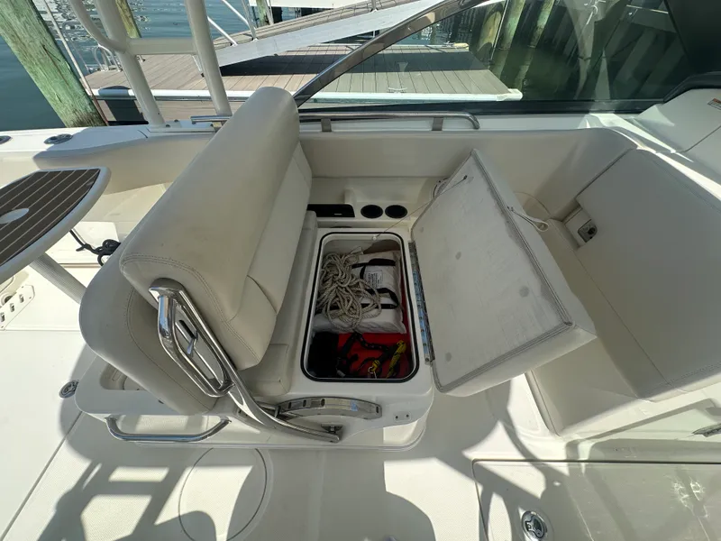 Slide: The Image of Boston Whaler 230 VANTAGE 2018 - 11