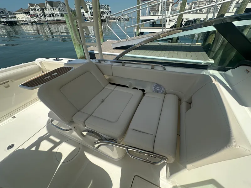 Slide: The Image of Boston Whaler 230 VANTAGE 2018 - 12