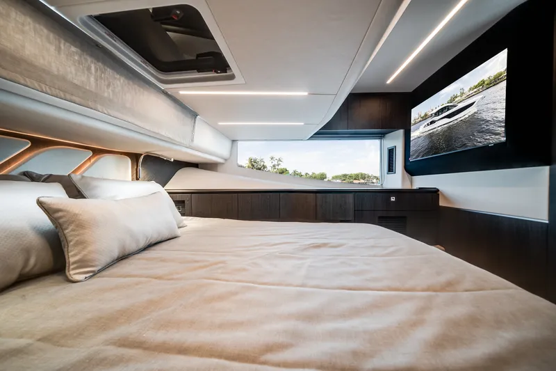 Slide: The Image of Galeon 435 GTO 2027 - 55