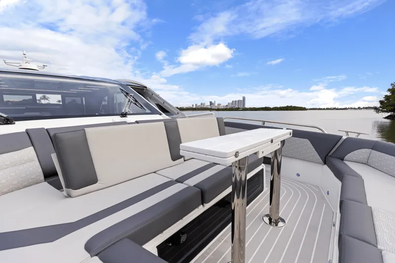 Slide: The Image of Galeon 435GTO 2027 - 26