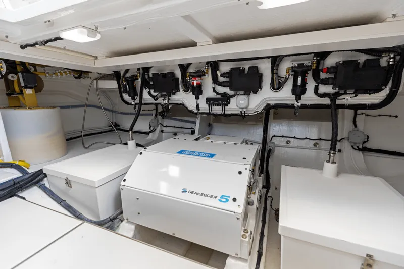 Slide: The Image of Galeon 435GTO 2027 - 87