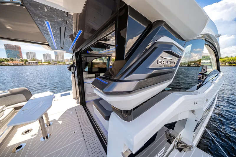 Slide: The Image of Galeon 435 GTO 2027 - 19
