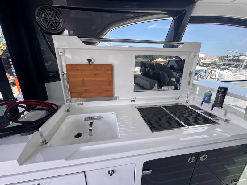 Slide: The Image of Galeon 435 GTO 2027 - 9