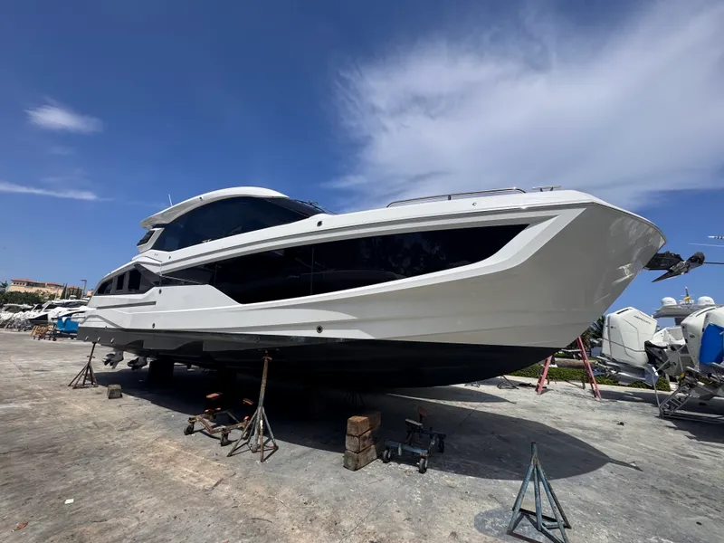 Slide: The Image of Galeon 435 GTO 2027 - 1